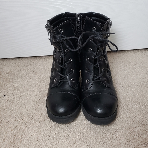 Women's Rampage Heeled and Quilted Black Boots; S7 - Picture 2 of 3